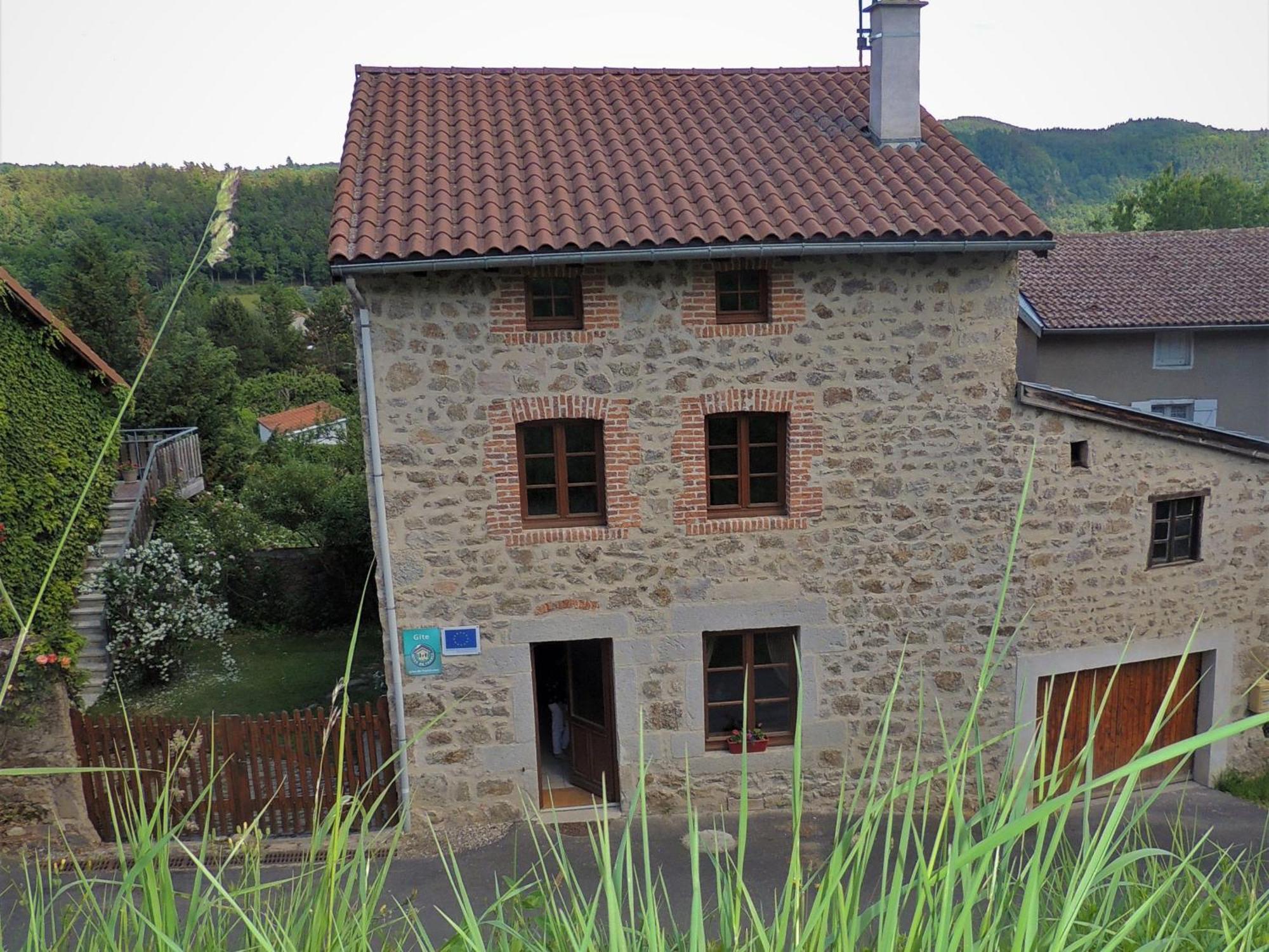 Charmante Maison De Ferme Avec Cour Fermee, Proche Loisirs Et Nature - Fr-1-582-191 Villa Aurec-Sur-Loire Dış mekan fotoğraf